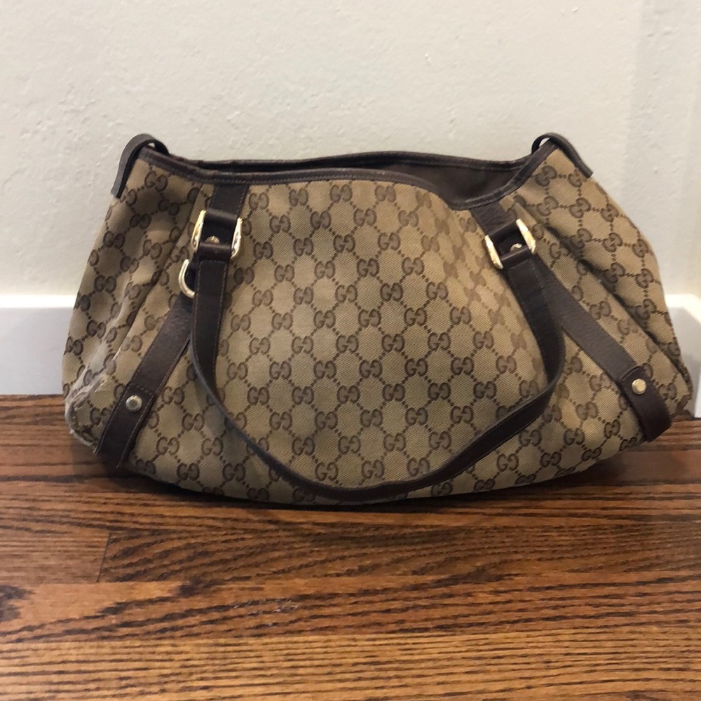 Gucci Abbey Tote handbag with curved bottom